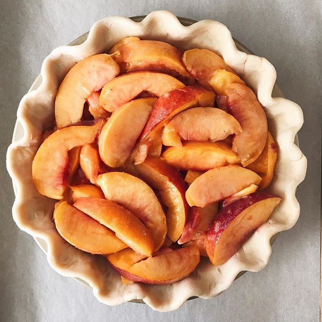 73% of you said you’d eat my peach pie with peel on. 🧡 Woo Team Peel. Team Fiber? LOL. Swipe 👉 for streusel which is the main reason why I’m making this. Who doesn’t love a crumble top? I like it very chunky and pebbly vs. sandy. Recipe coming.