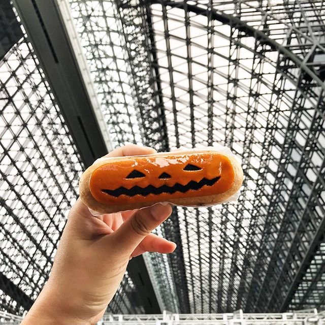 Hello, October. 🎃 The pumpkin eclair from my favorite @leclairdegenieofficiel in Paris, but this particular flavor is only in Japan, where everything is CUTER. 🧡 It’s filled with pumpkin cream and decorated with marzipan. And, I found a recipe for it if you google “eclair de genie pumpkin.” Might give it a try this month.